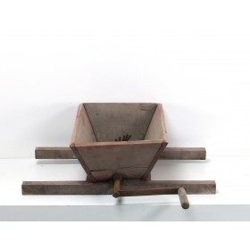 Alter Häcksler für Rüben und Kartoffeln