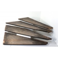 Keilförmige Treppenstufen aus massivem Buchenholz