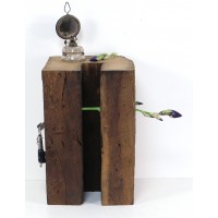 Stele aus alter Eiche mit Zapfenloch