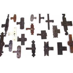 Alte Kreuzbänder aus Eisen