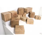 Klötze aus Altholz gesägt