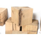 Klötze aus Altholz gesägt