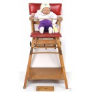 Alter Kinderstuhl mit ausklappbarem Tisch