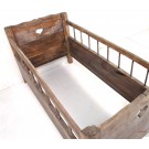 Altes Baby-Bettgestell aus Holz
