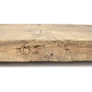 Alte Eichenbohle mit Kerbe